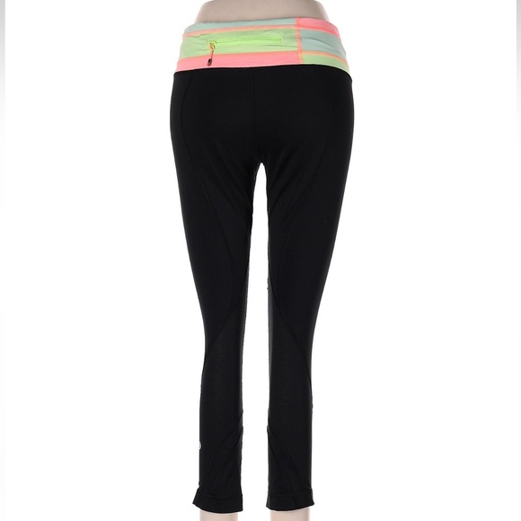 LuLuLemon Inspire Crop II Black Quilt Spring Mesh Capri Pocket Leggings Size 8 M - Picture 3 of 7